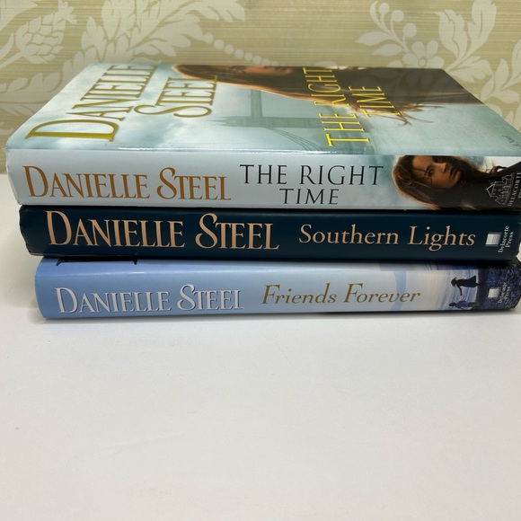 Danielle Steel Book Lot - Picture 3 of 6